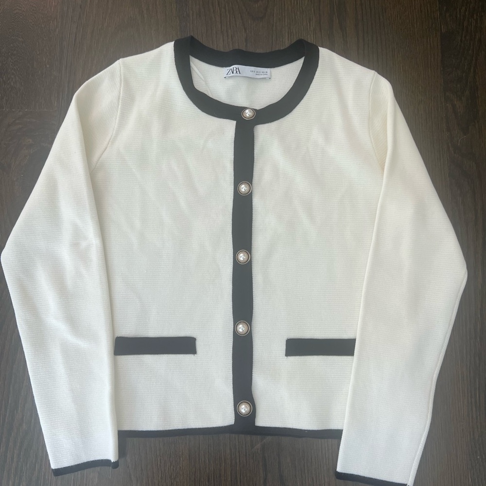 Zara Women's Elegant Cream and Black Cardigan